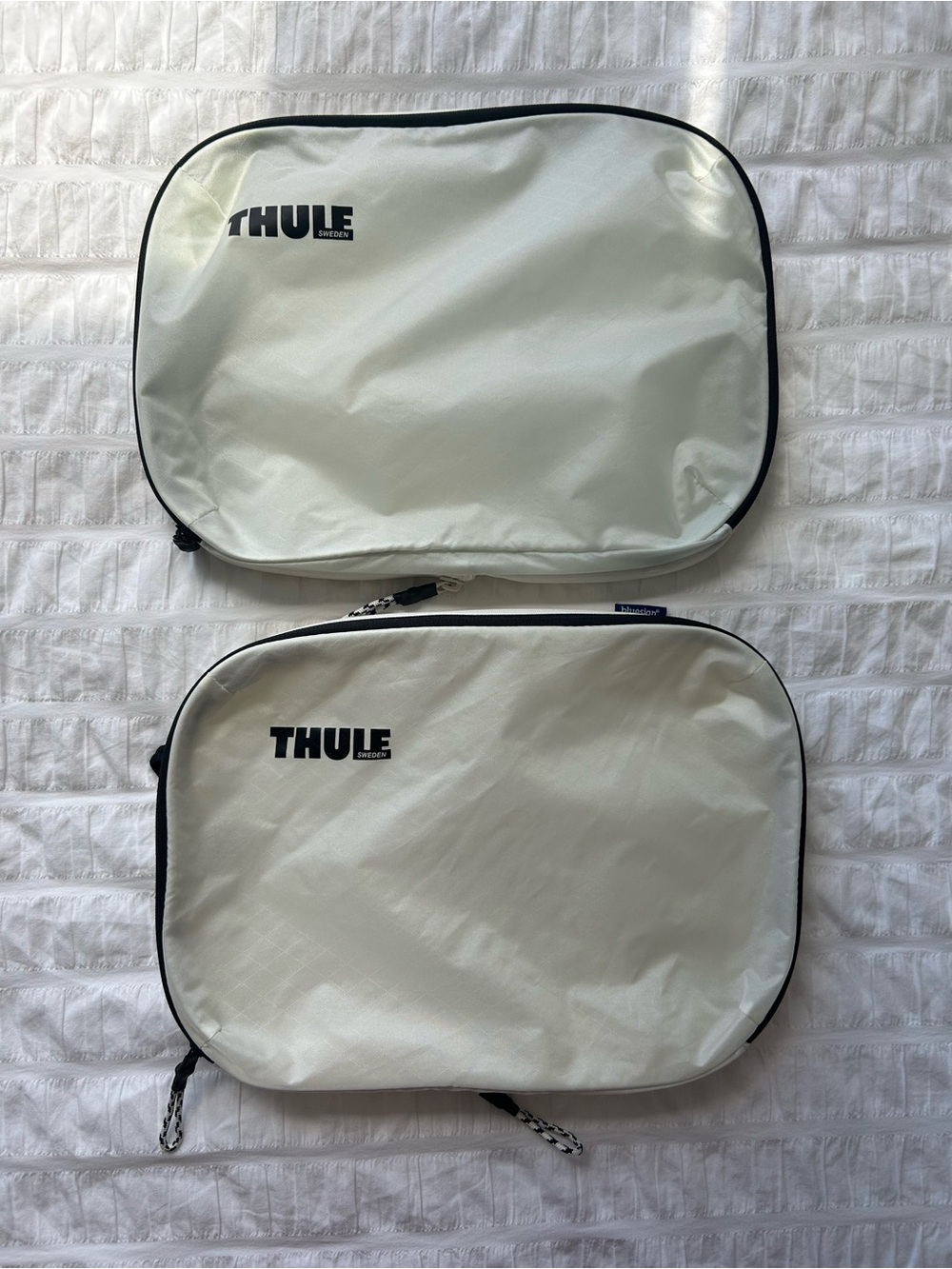 Thule White Packing Cubes with Black Trim – Travel Organizer Set (2)